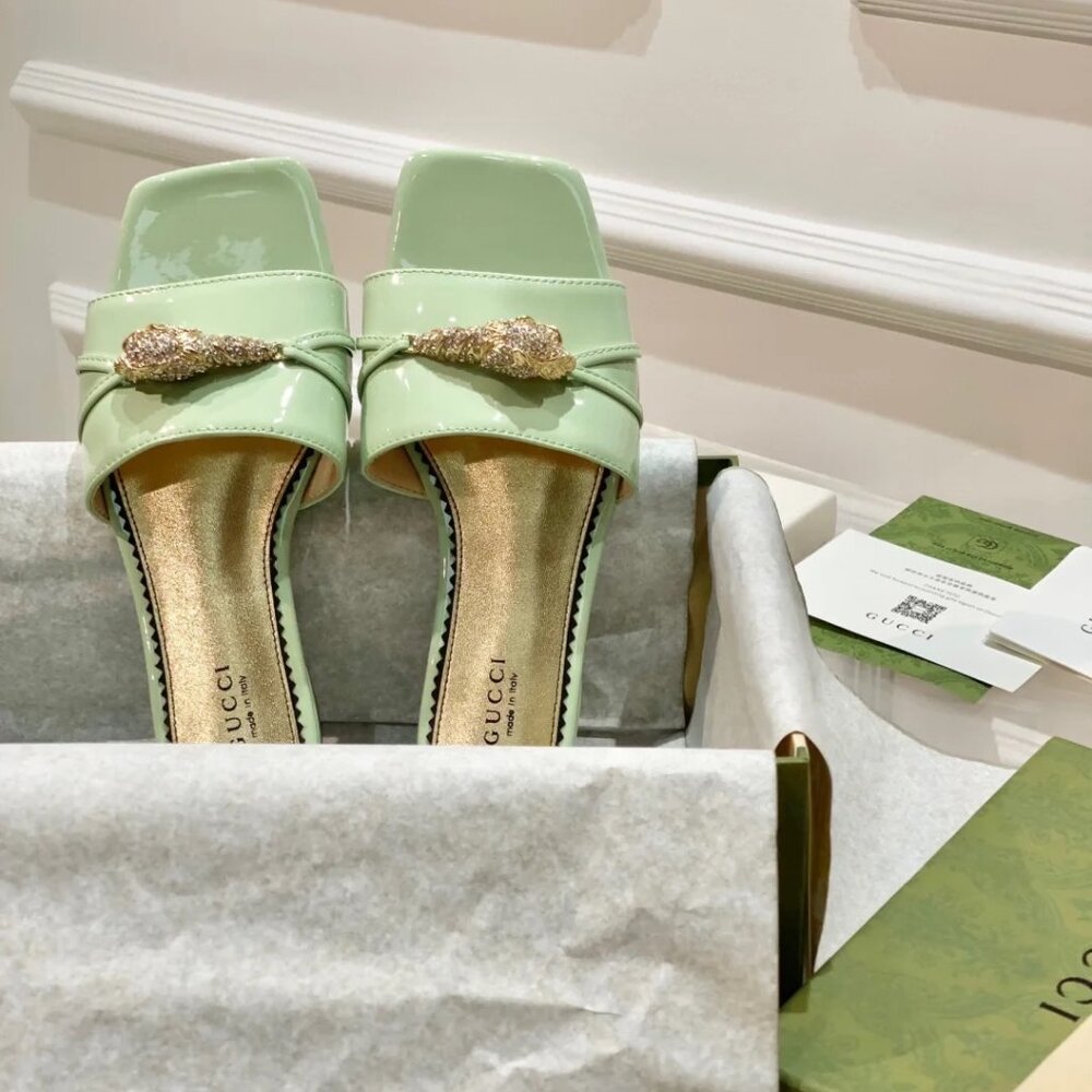 NIB GUCCI Women's slide sandal with hardware